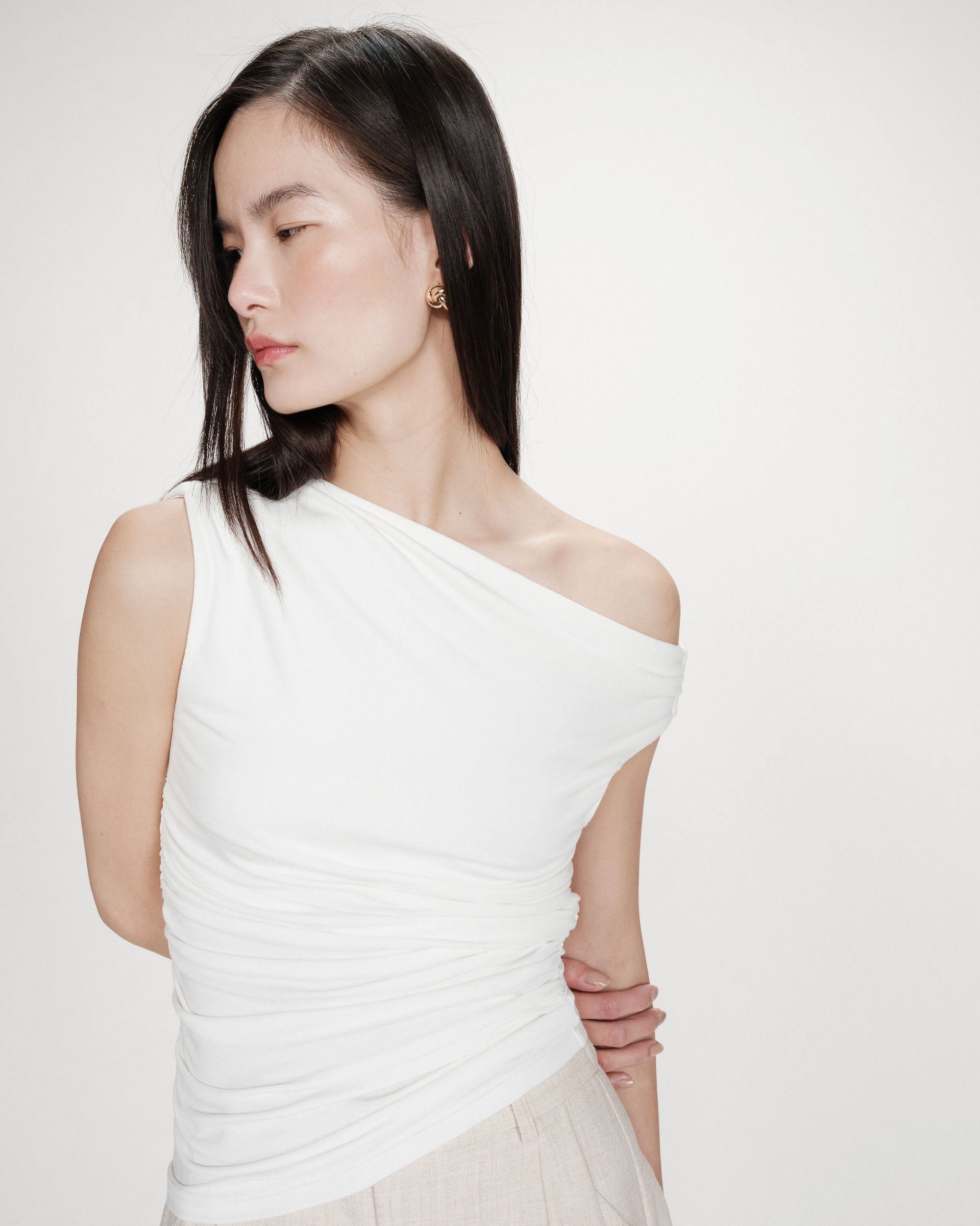 Top drapé asymétrique ivoire Vodia