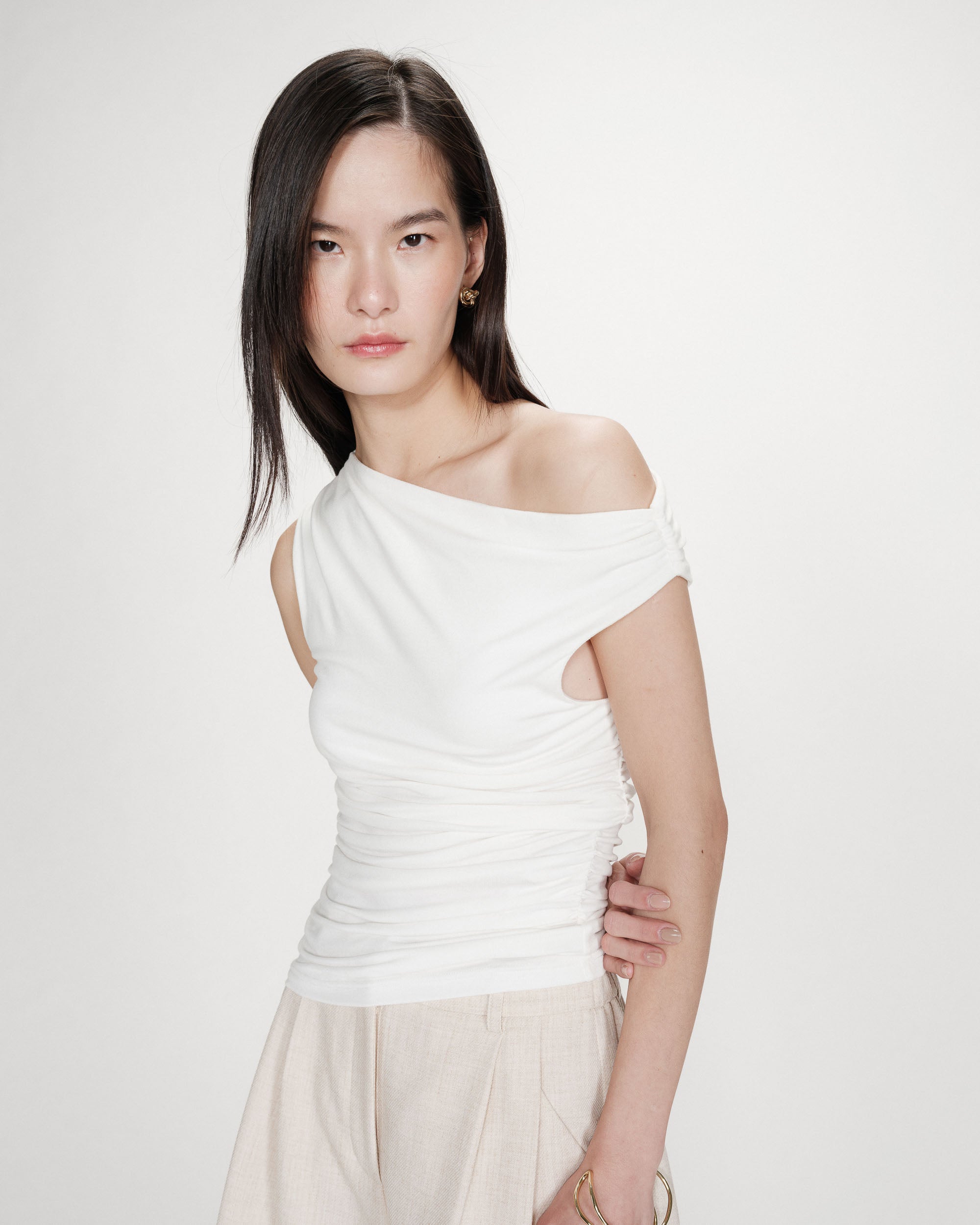 Top drapé asymétrique ivoire Vodia