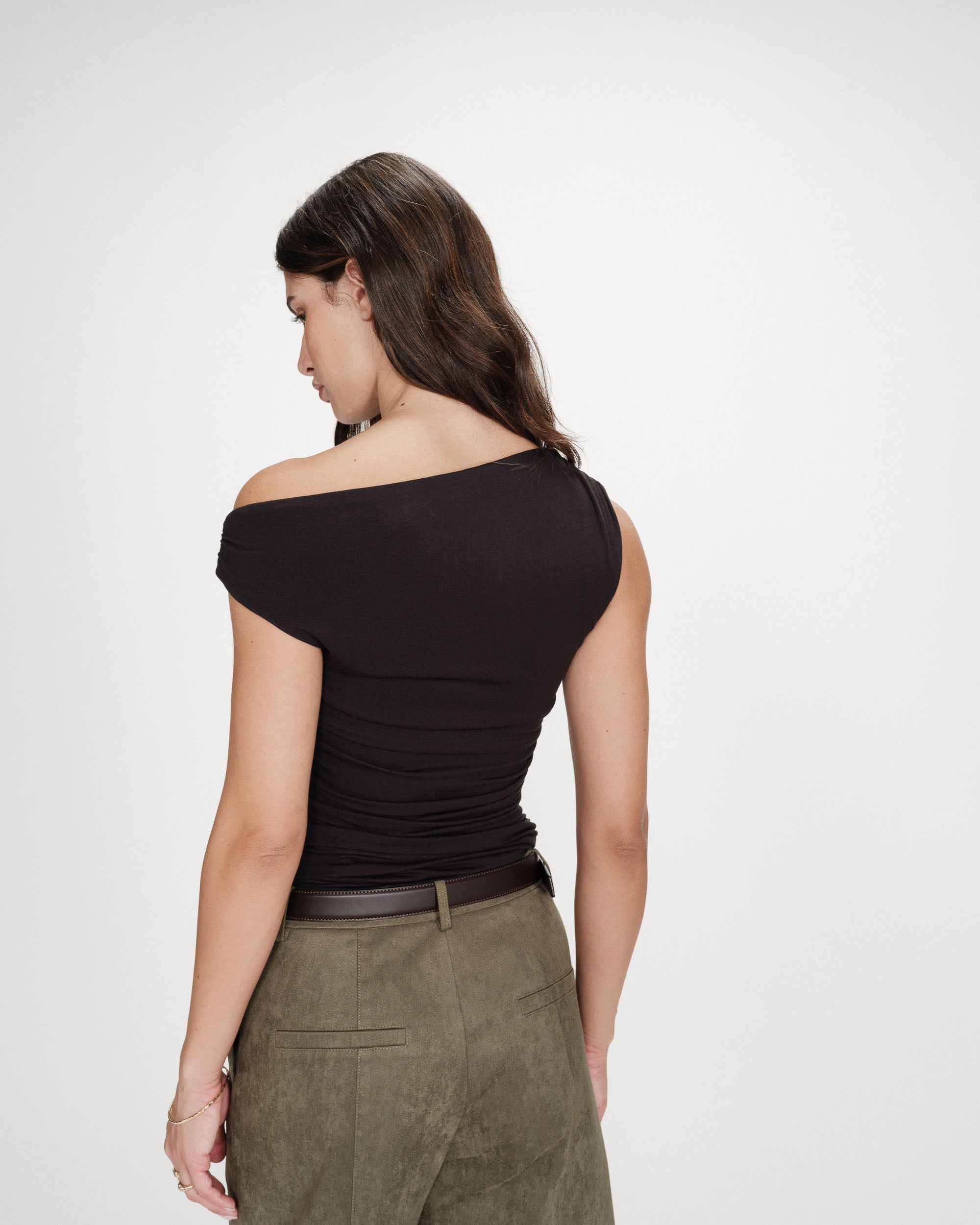 Top drapé asymétrique noir Vodia