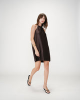 Vestido corto plisado con cuello halter chocolat Wilona