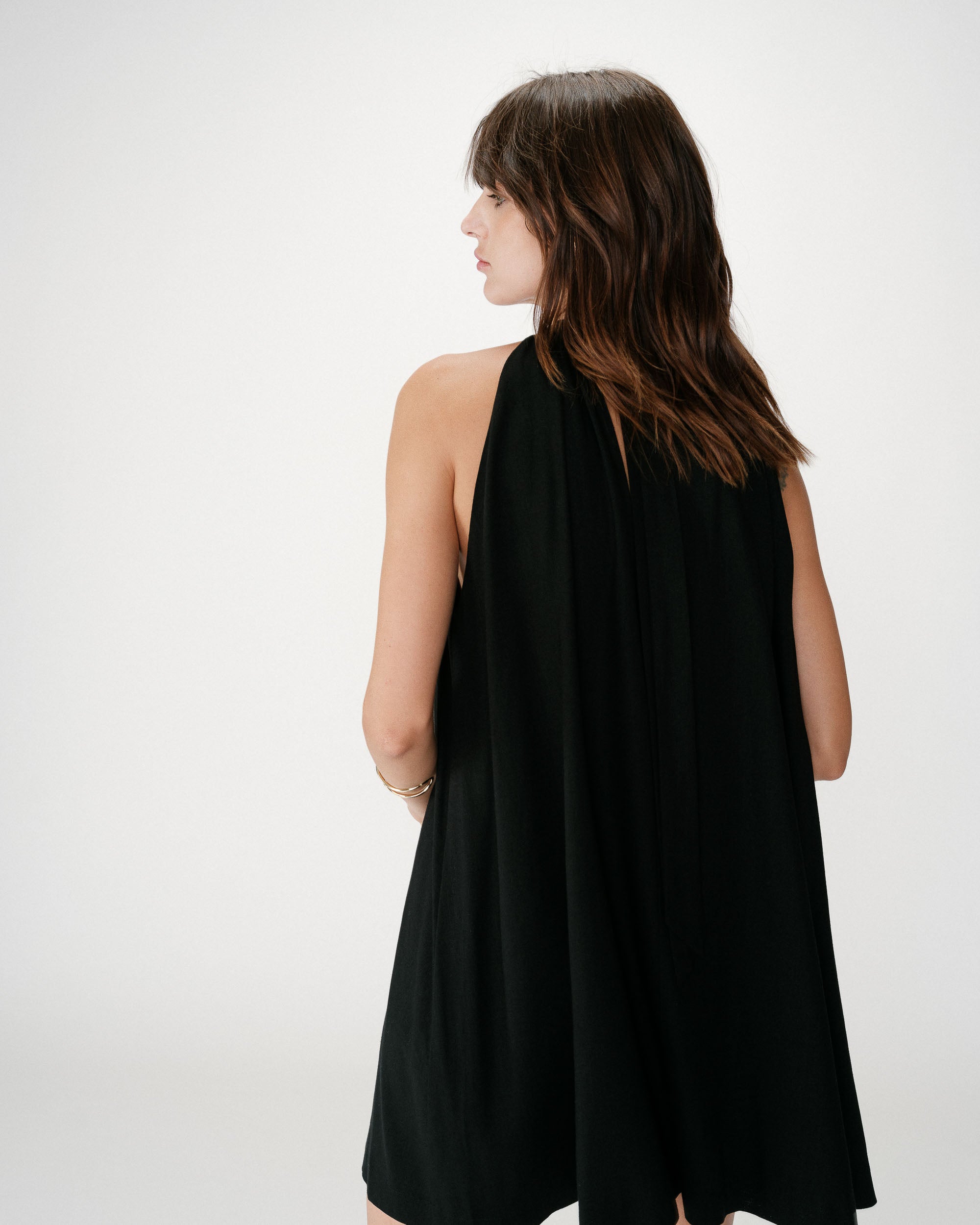 Robe courte évasée en lin dos à nouer noir Whola