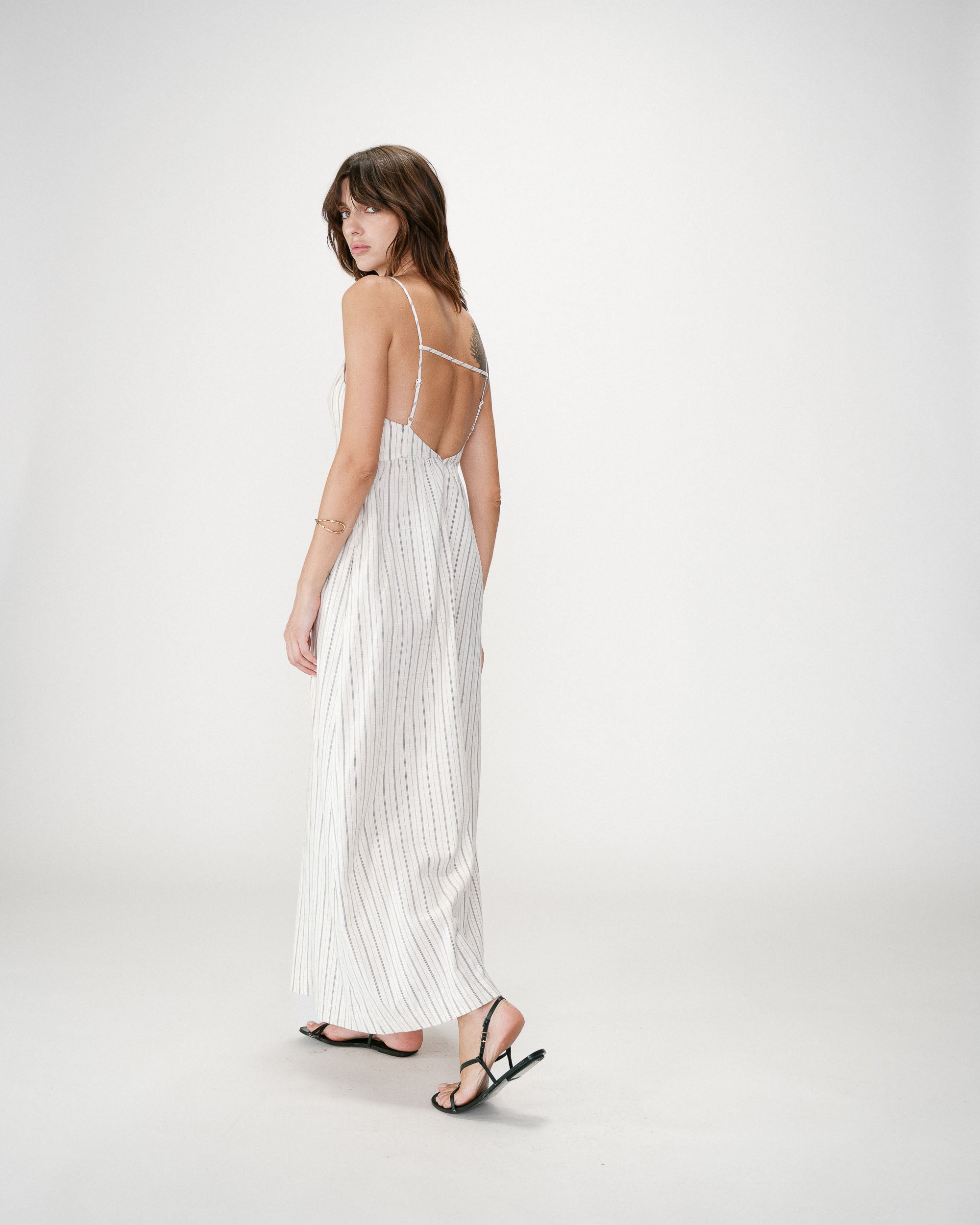 Robe longue rayée dos nu à fines bretelles sable Wyna