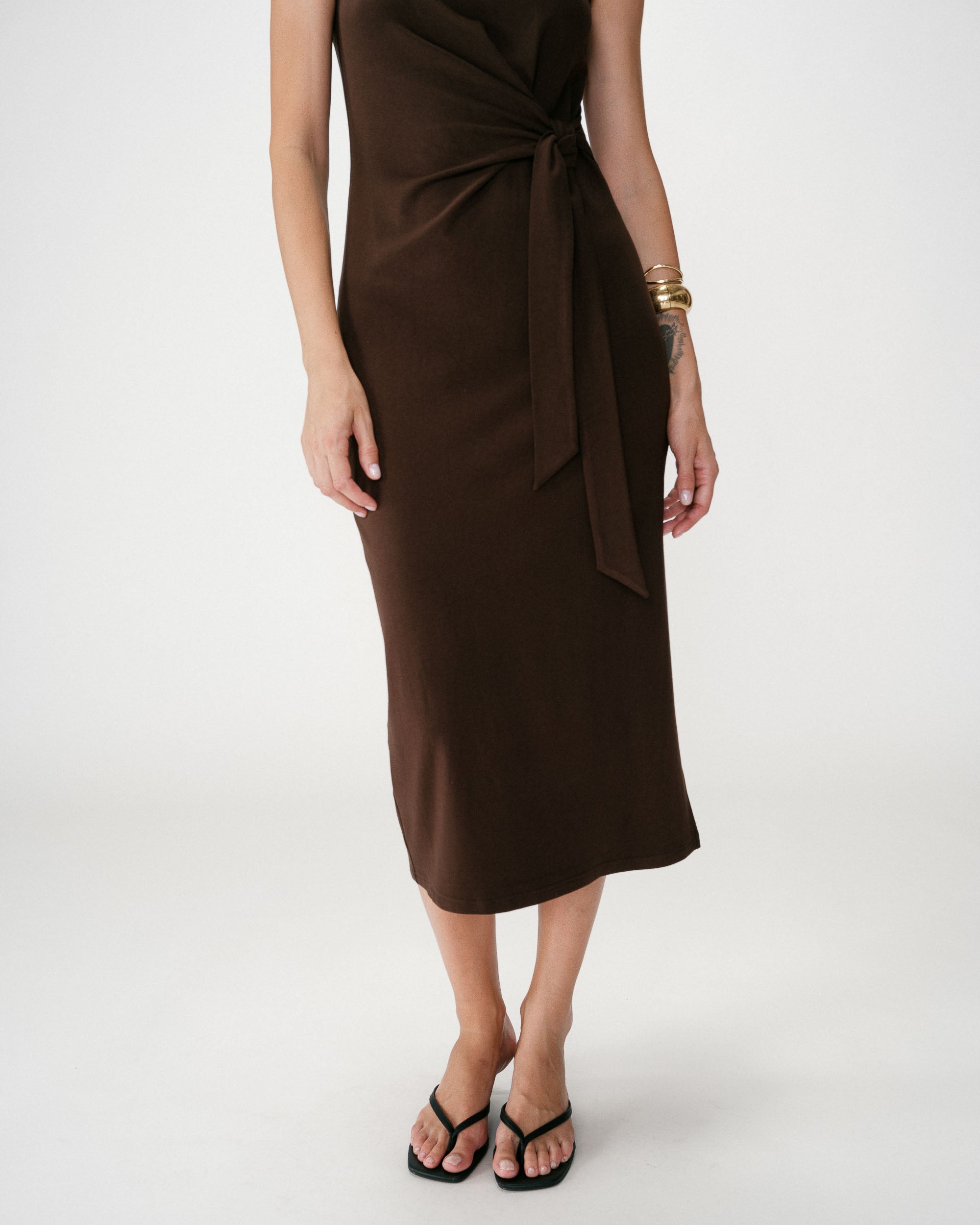 Vestido largo drapeado con nudo en la cintura chocolat Wyla