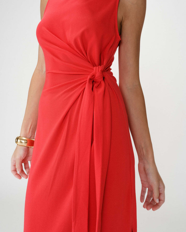 Vestido largo drapeado con nudo en la cintura rouge Wyla