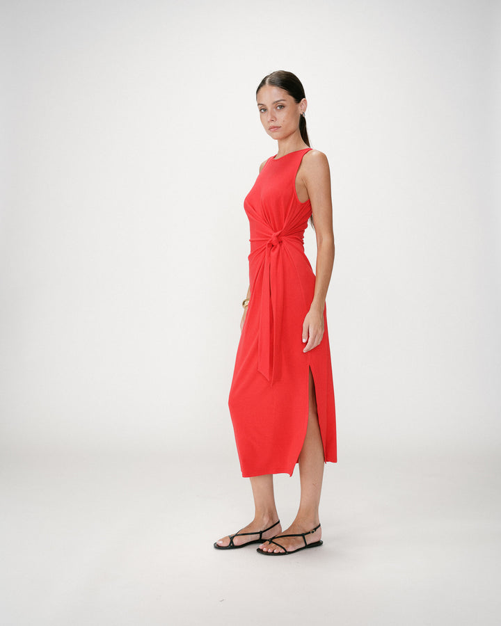 Vestido largo drapeado con nudo en la cintura rouge Wyla