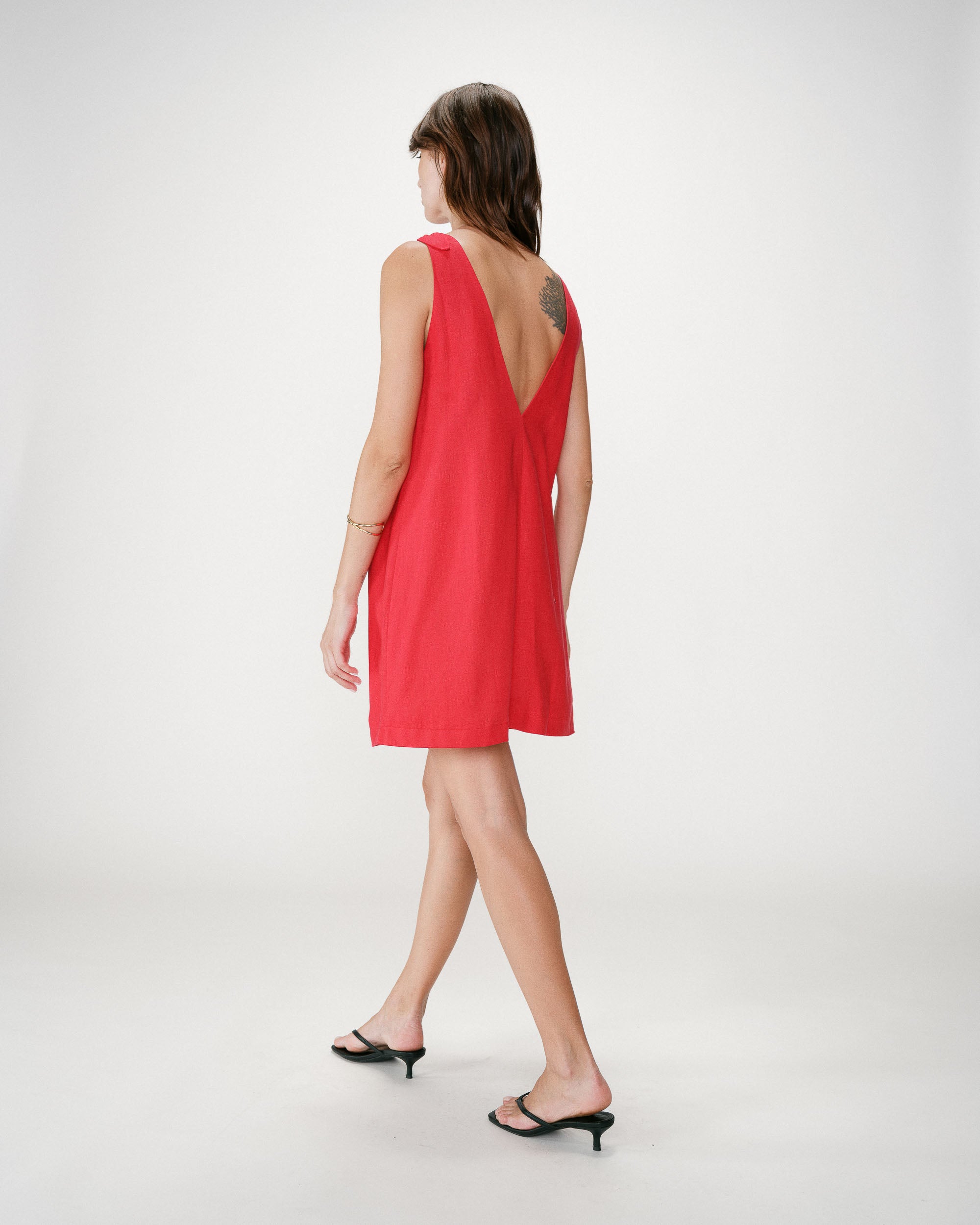 Robe courte évasée en lin col V rouge Wynette