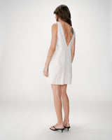 Vestido corto de lino con escote en V sable Wynette