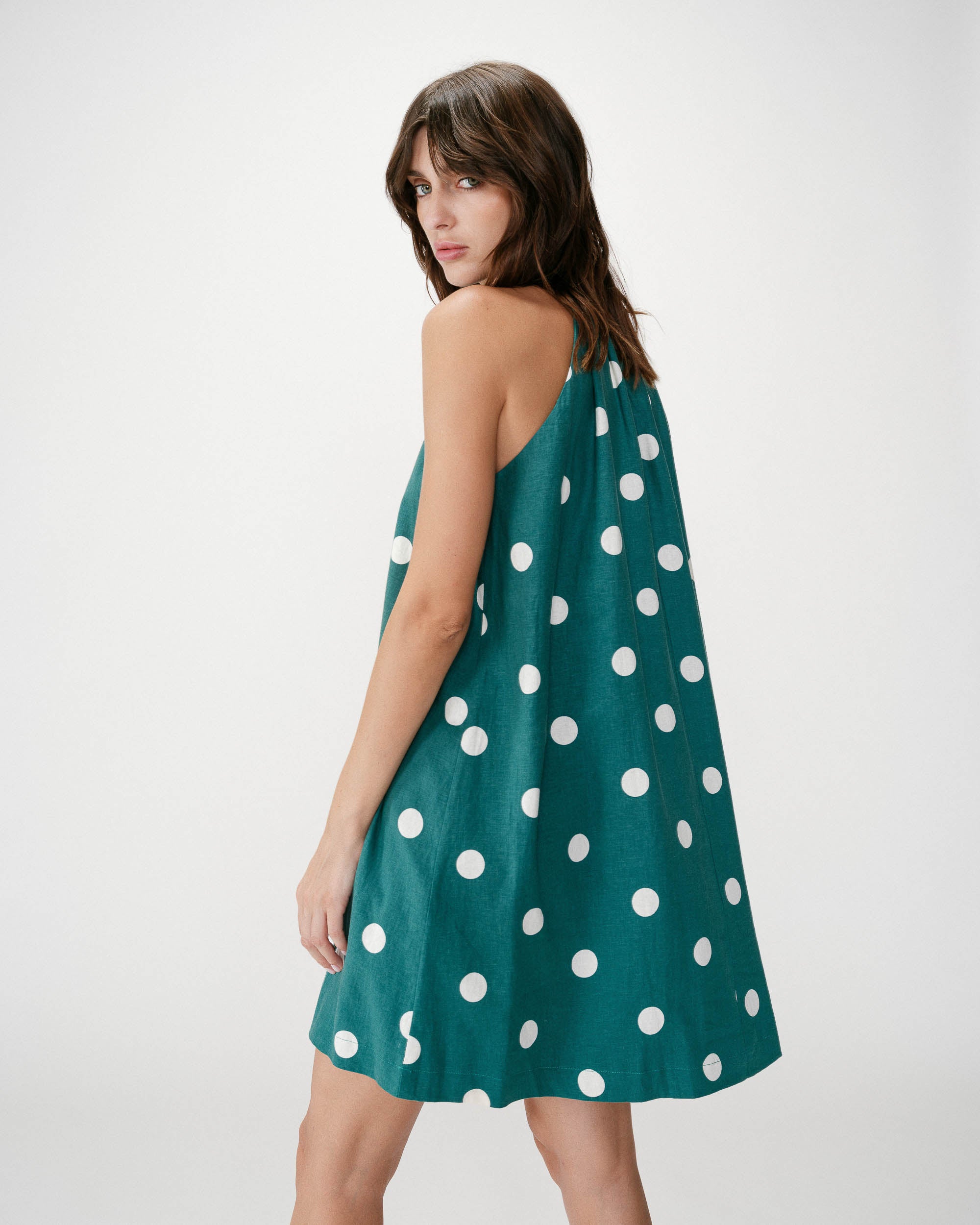 Robe courte à pois évasée sans manches emeraude Warna
