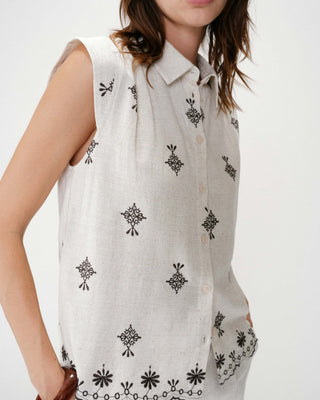 Camisa sin mangas con bordados chocolat Wisenna