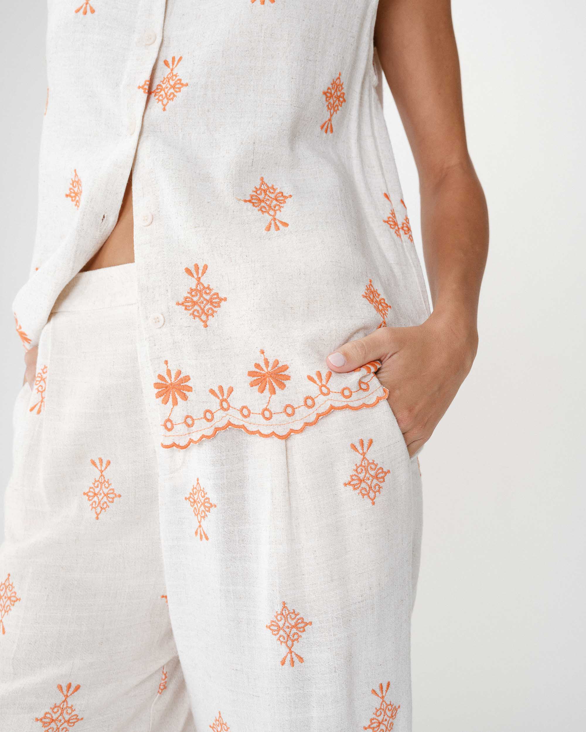 Camisa sin mangas con bordados orange Wisenna