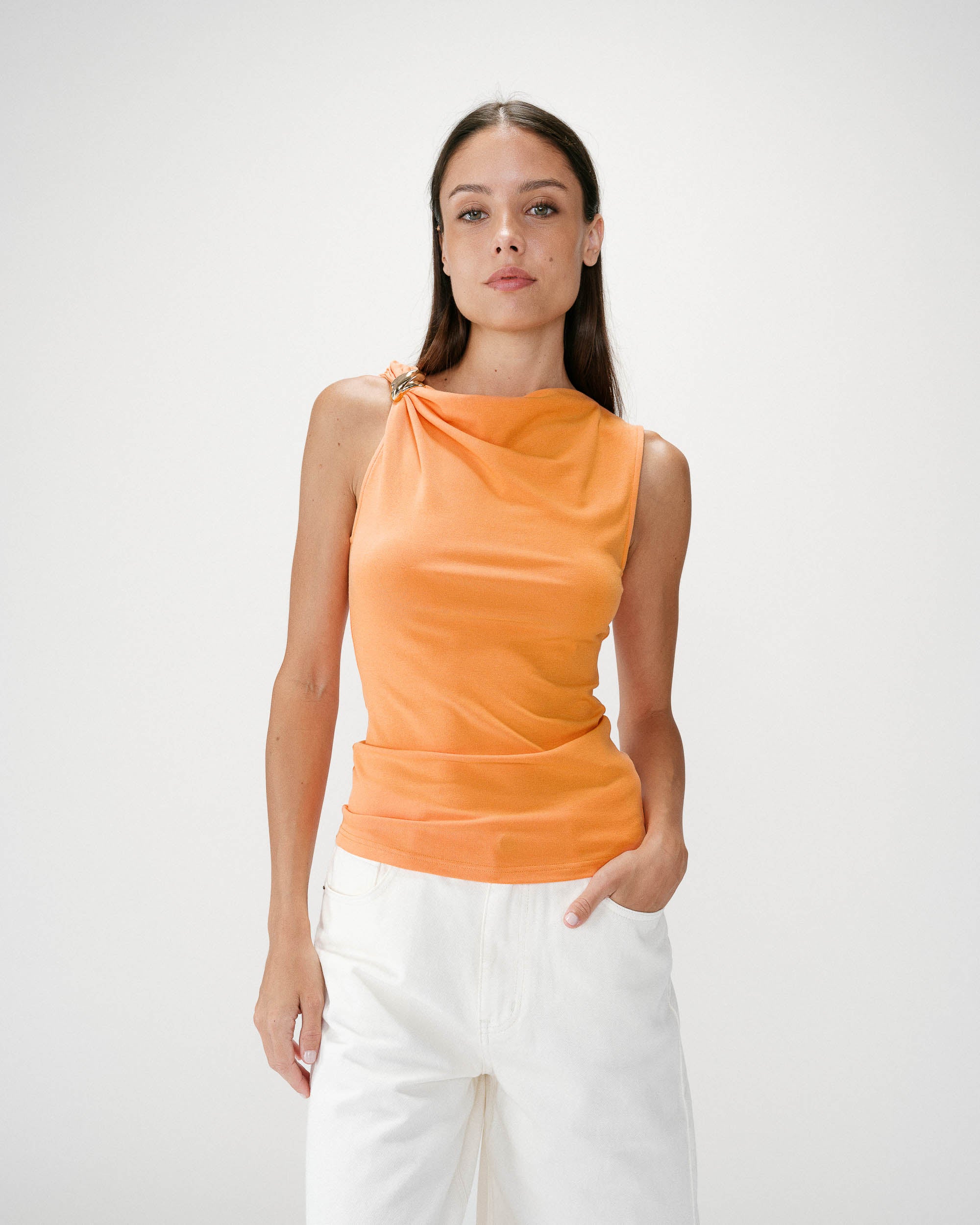 Top asimétrico drapeado sin mangas orange Wagner