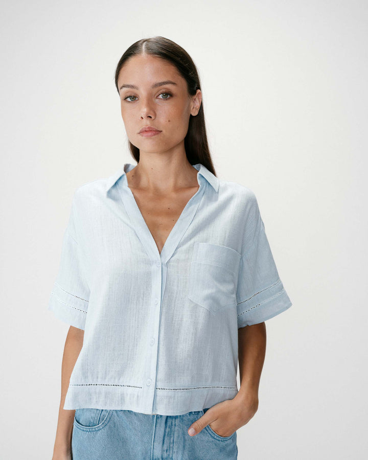 Camisa amplia de encaje manga corta ciel Winka