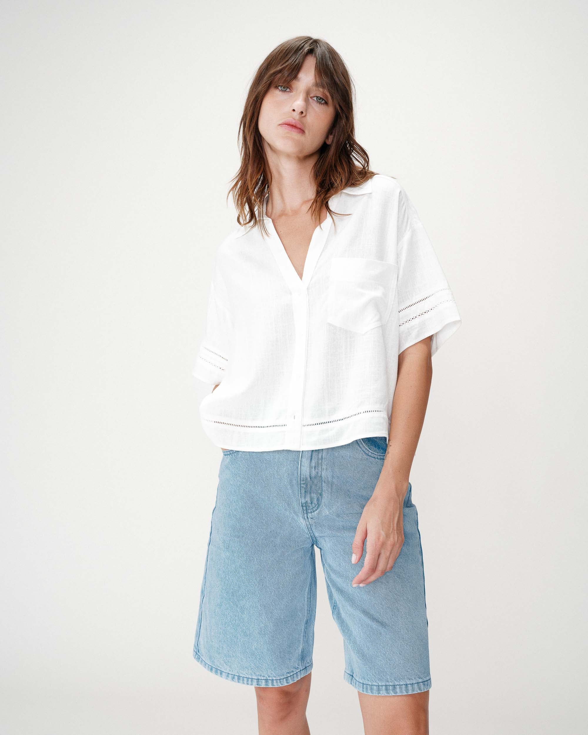 Camisa amplia de encaje manga corta white Winka