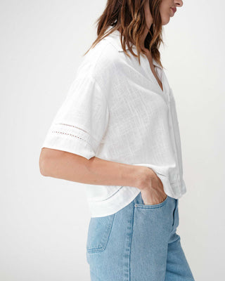 Camisa amplia de encaje manga corta white Winka