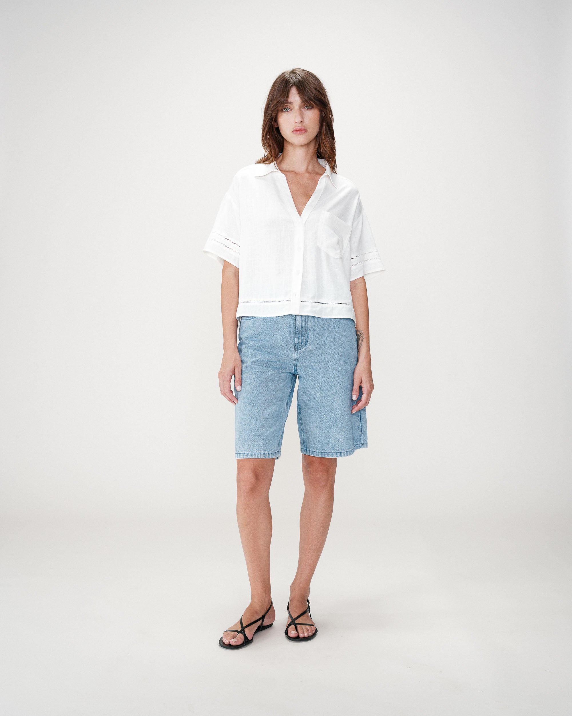 Camisa amplia de encaje manga corta white Winka