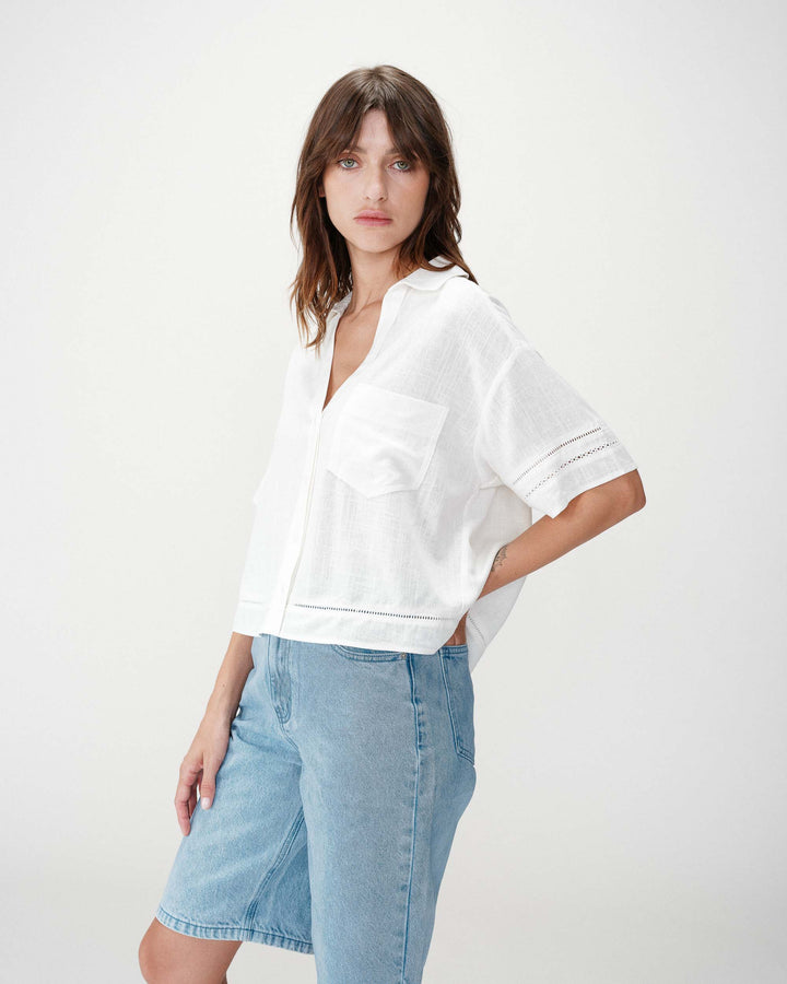 Camisa amplia de encaje manga corta white Winka