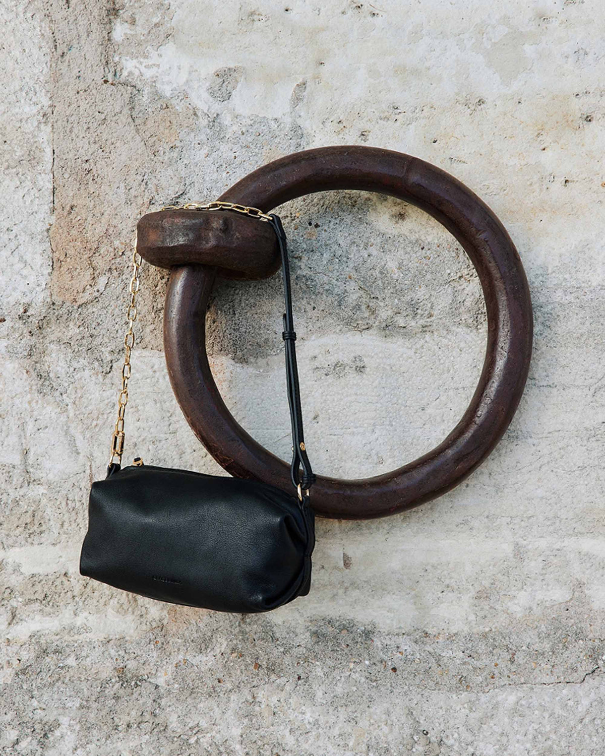 Sac baguette en cuir souple noir Le chouchou