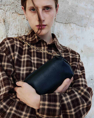 Sac baguette en cuir souple noir Le chouchou