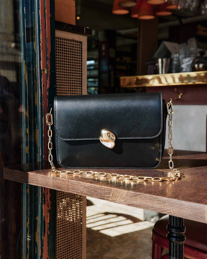 Sac bandoulière en cuir de vachette noir Le jules