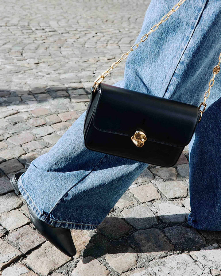 Sac bandoulière en cuir de vachette noir Le jules