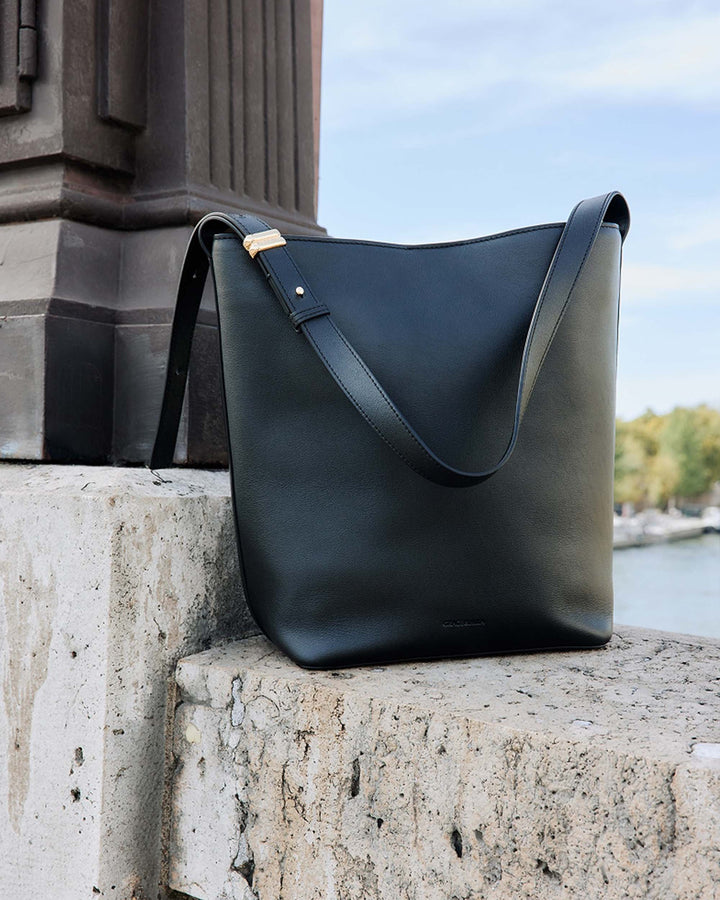Sac seau en cuir de vachette noir Le come