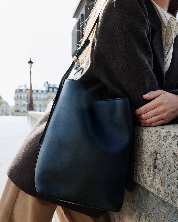 Sac seau en cuir de vachette noir Le come
