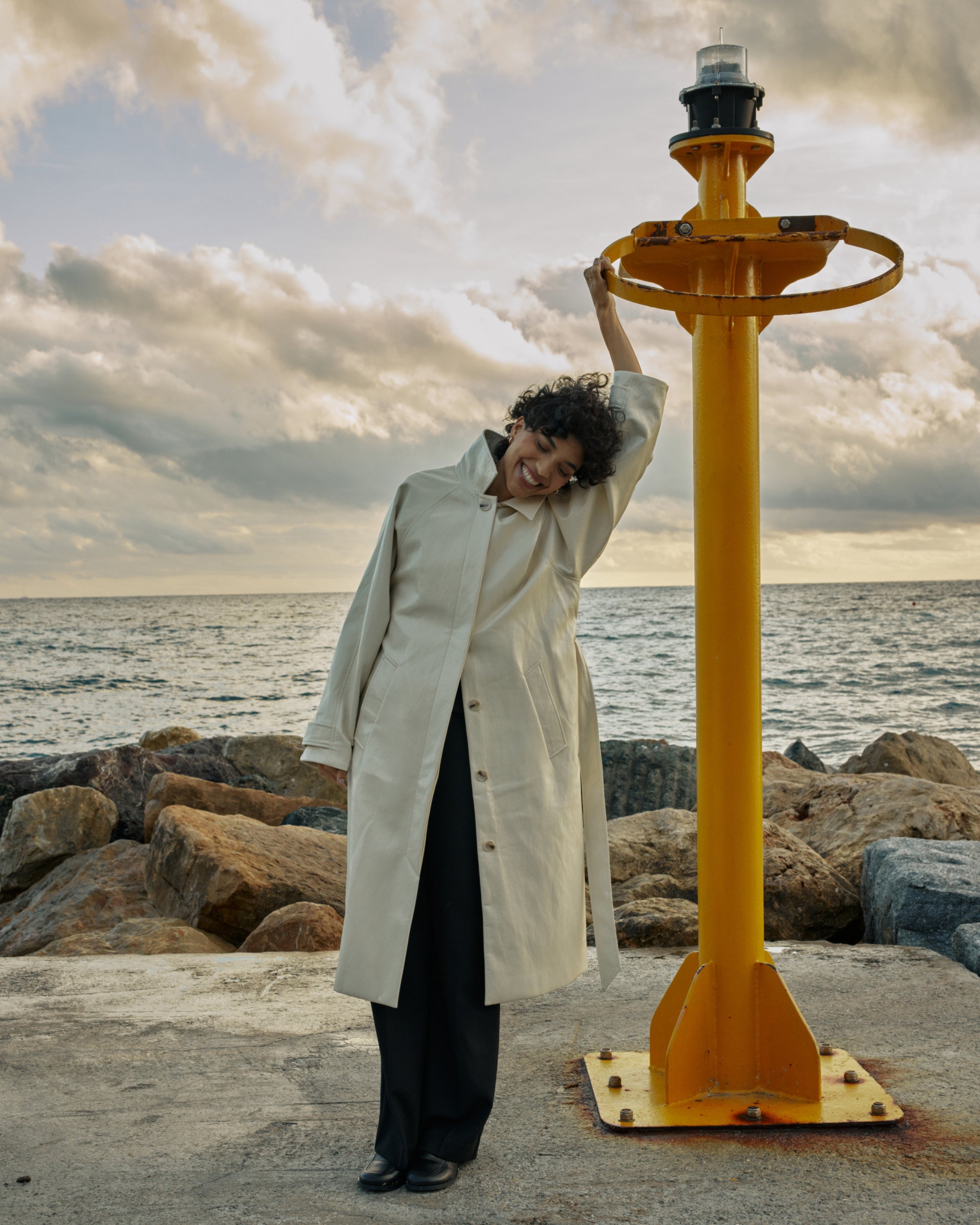 Trench-coat en vinyle vanille Velours